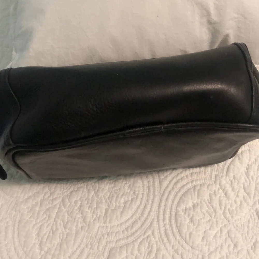 Black Leather Men's Dopp bag - Picture 2 of 3